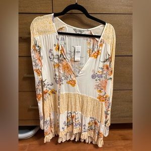 American Eagle yellow floral flowy top